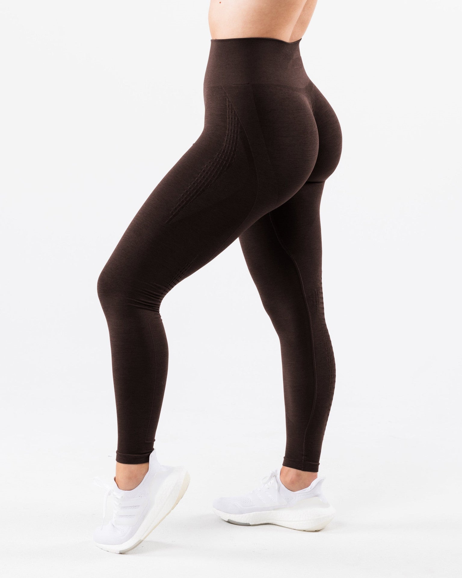Ultra‑soft seamless 9″ leggings with a refined sculpting finish and elevated peach‑lift contour