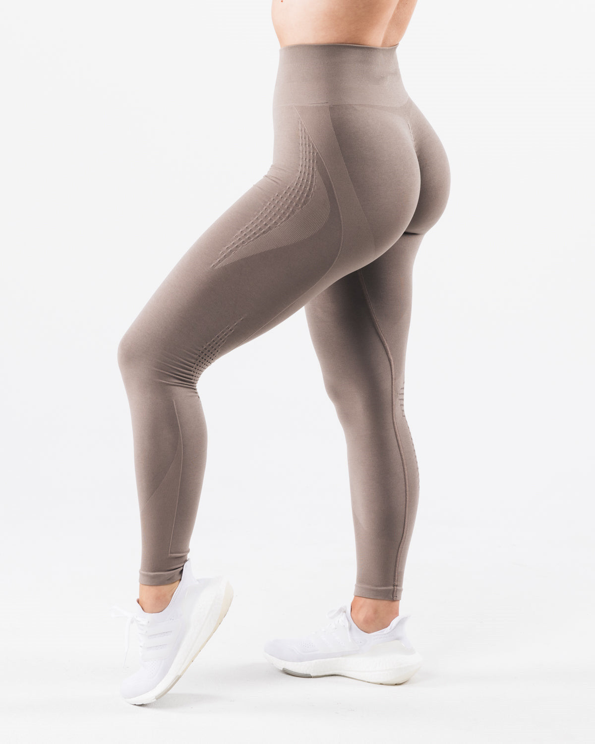 Ultra‑soft seamless 9″ leggings with a refined sculpting finish and elevated peach‑lift contour